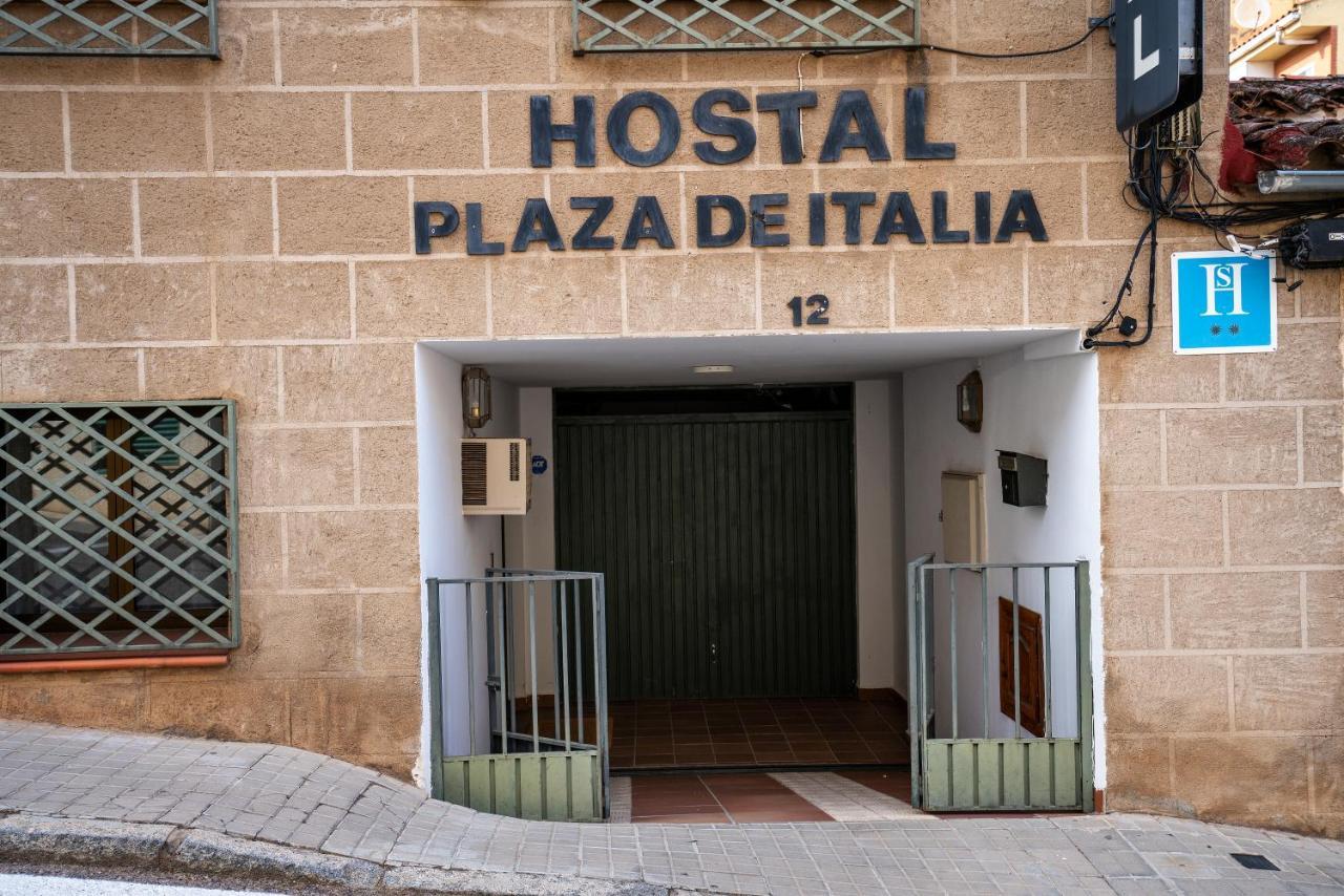 Hostal Plaza De Italia Касерес Экстерьер фото