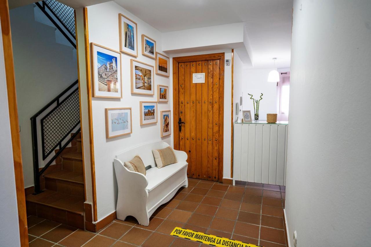 Hostal Plaza De Italia Касерес Экстерьер фото
