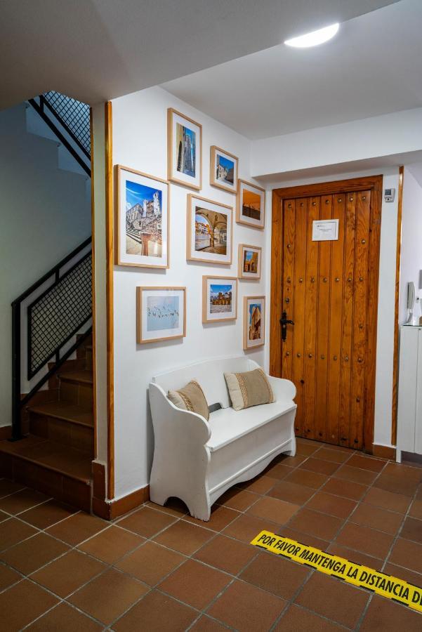 Hostal Plaza De Italia Касерес Экстерьер фото