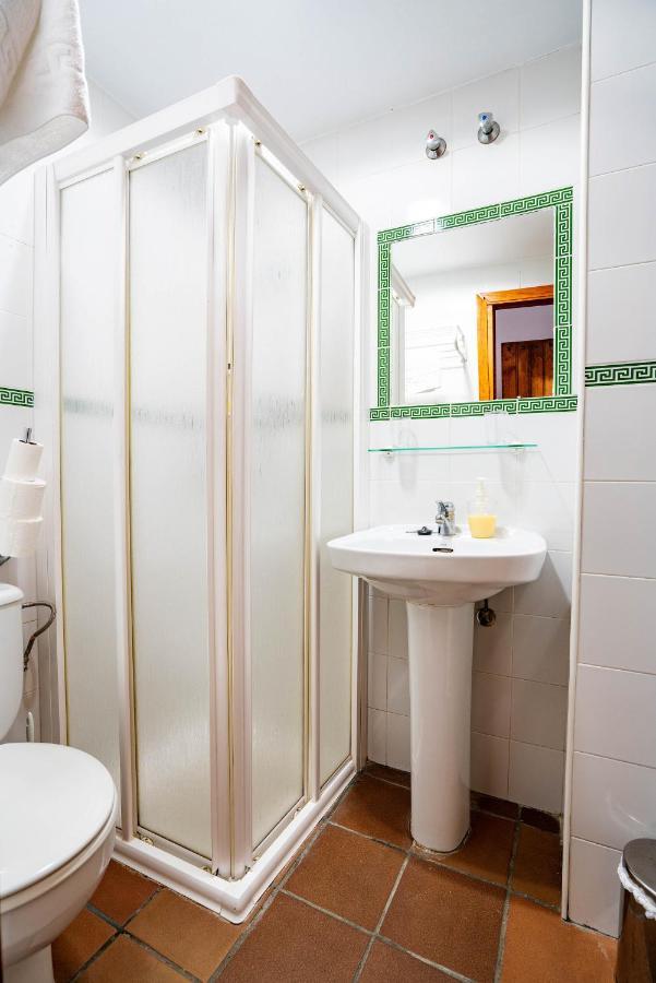Hostal Plaza De Italia Касерес Экстерьер фото