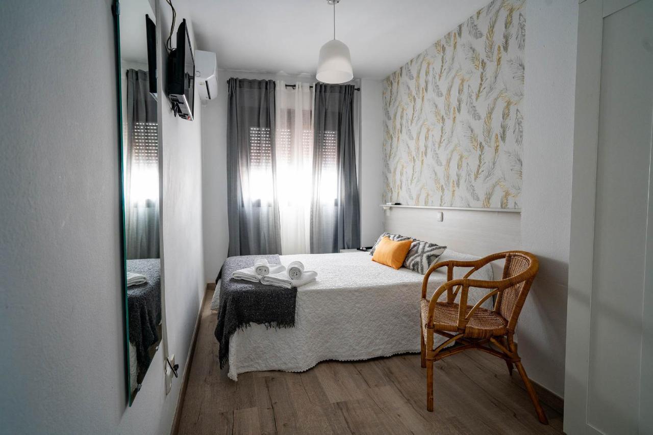 Hostal Plaza De Italia Касерес Экстерьер фото