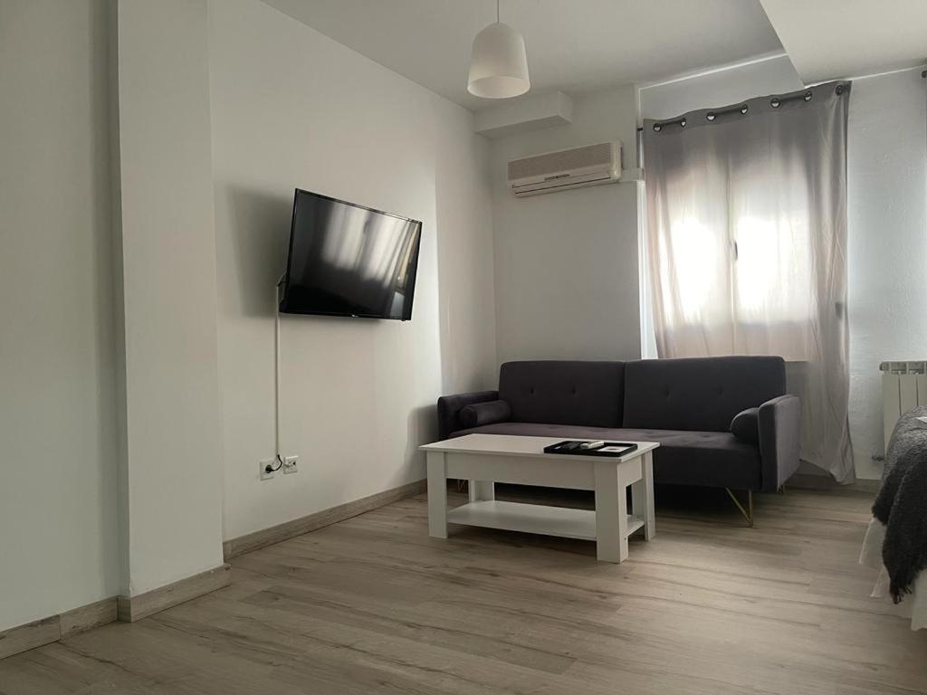 Hostal Plaza De Italia Касерес Экстерьер фото
