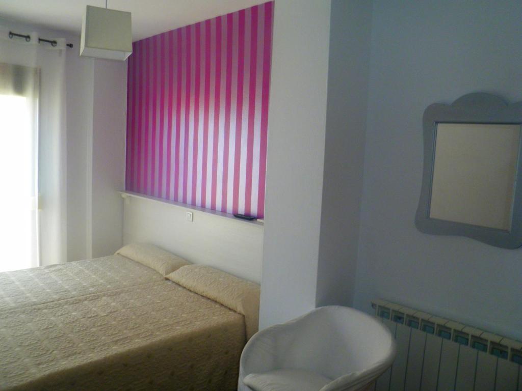 Hostal Plaza De Italia Касерес Экстерьер фото