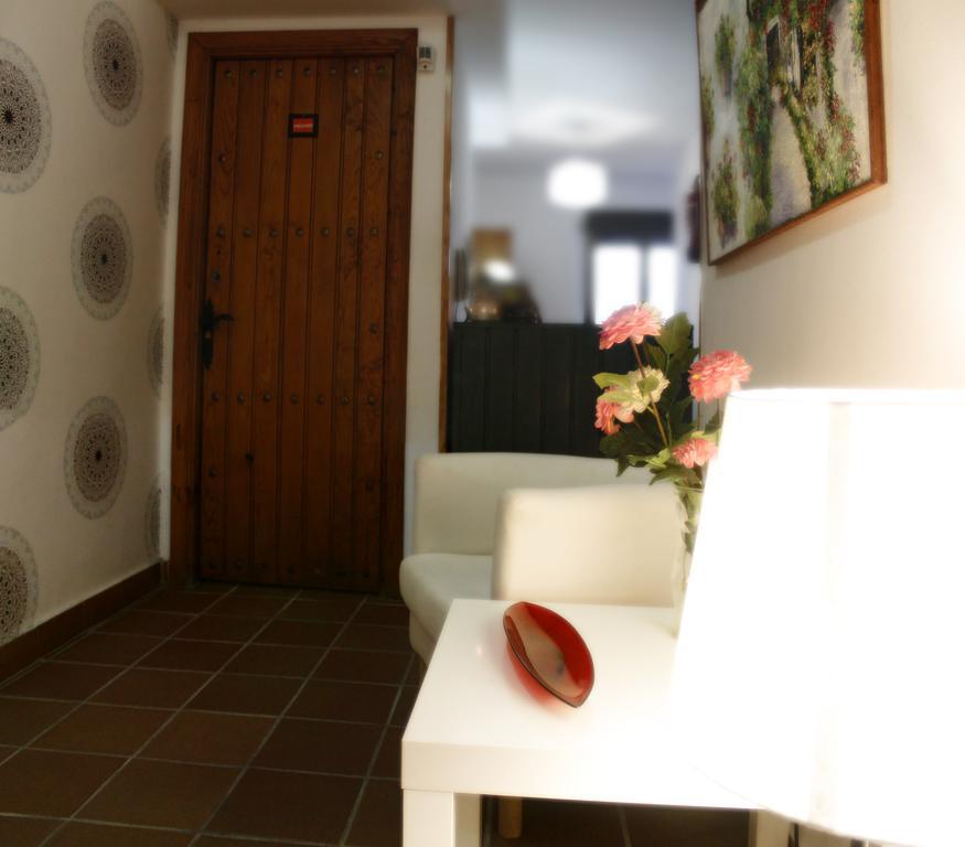 Hostal Plaza De Italia Касерес Экстерьер фото