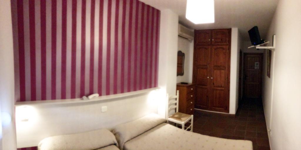 Hostal Plaza De Italia Касерес Номер фото