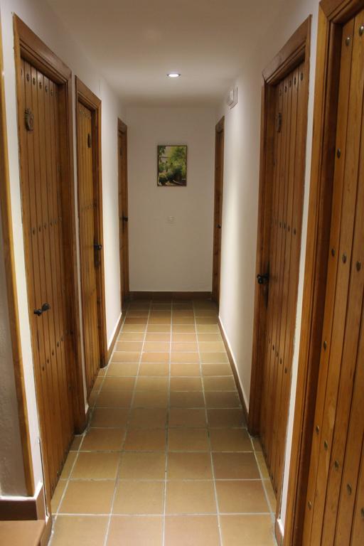 Hostal Plaza De Italia Касерес Экстерьер фото